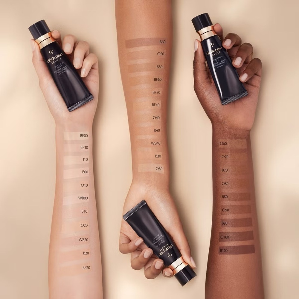 Cle de Peau Radiant Cream Foundation Shade BF20 - Picture 4 of 4
